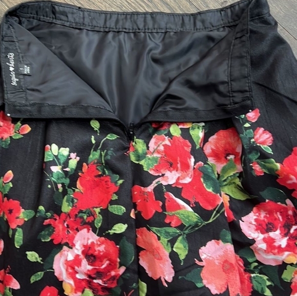 SEQUIN Hearts Juniors Pleated Big Volume Fancy Floral Rose Print Mini-skirt SZ 3 - Picture 5 of 7